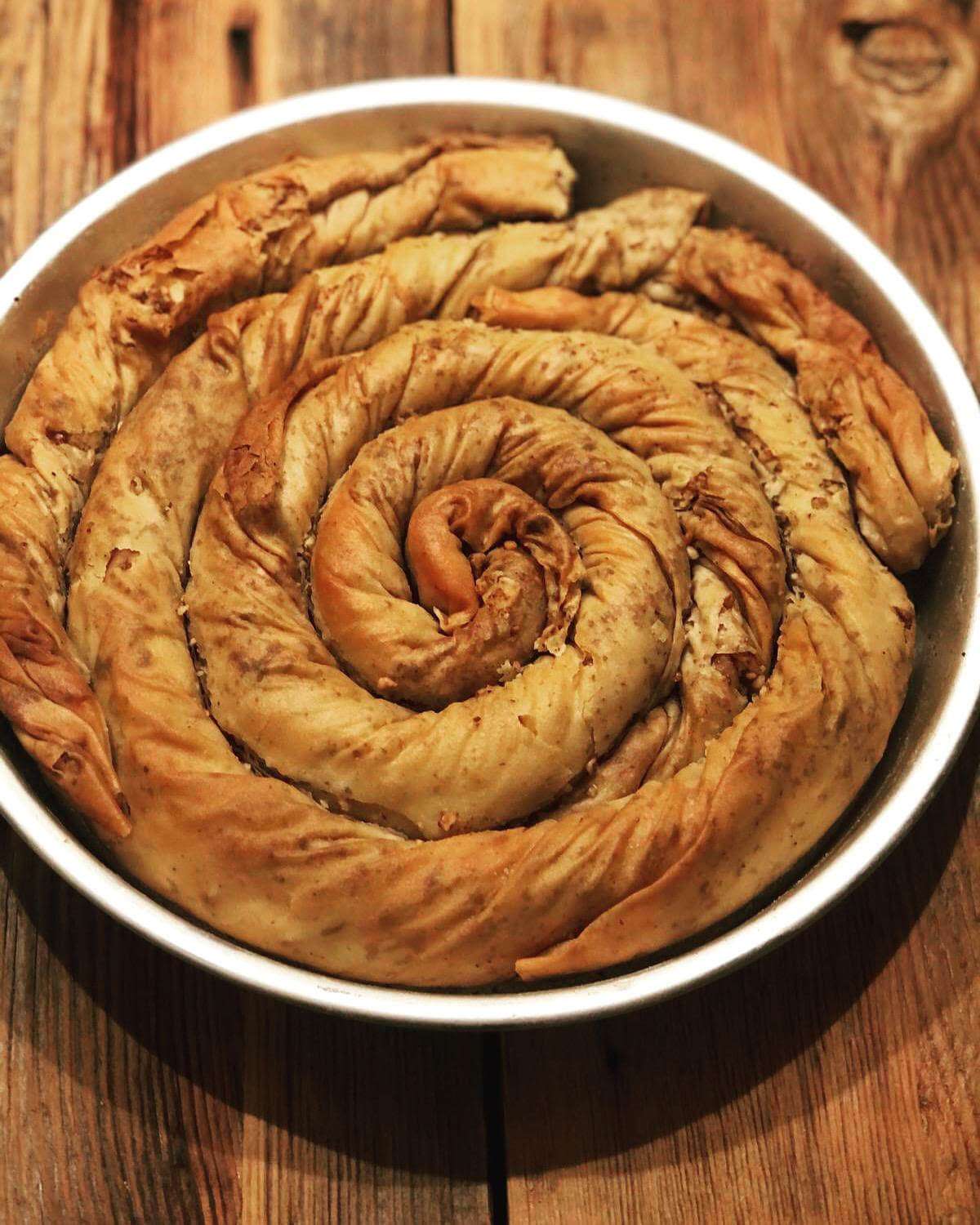 Burmalı Cevizli Çörek